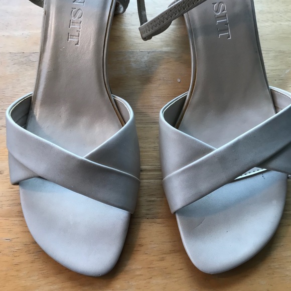 GUC, Size 10M, Champagne, “NY Transit” Sandals - Picture 5 of 8